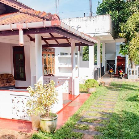 Murphy Cave Hotel Mirissa Bagian luar foto