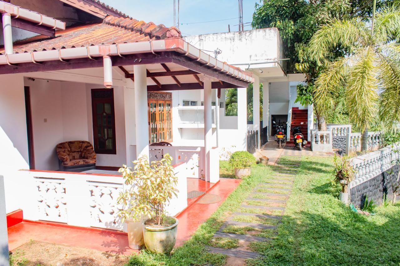 Murphy Cave Hotel Mirissa Bagian luar foto