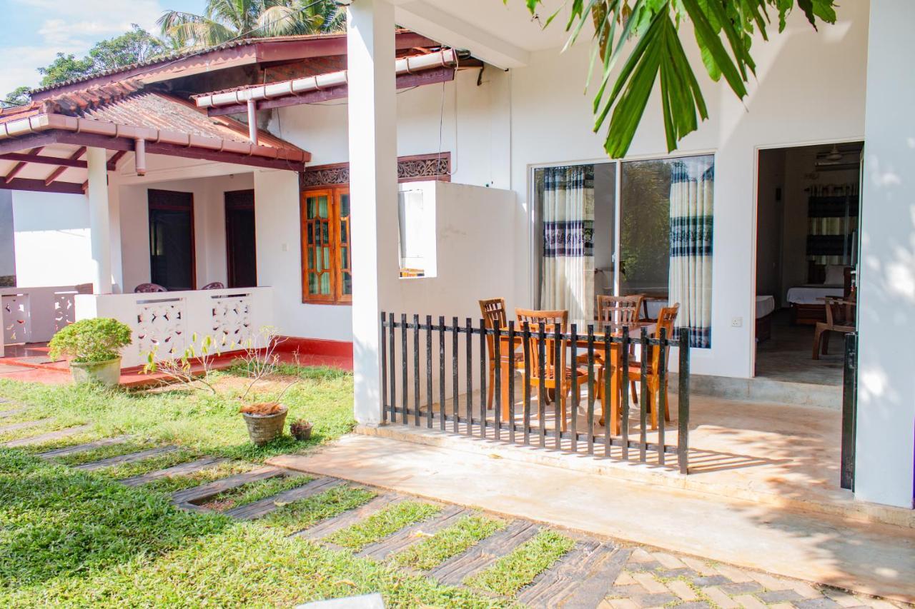 Murphy Cave Hotel Mirissa Bagian luar foto