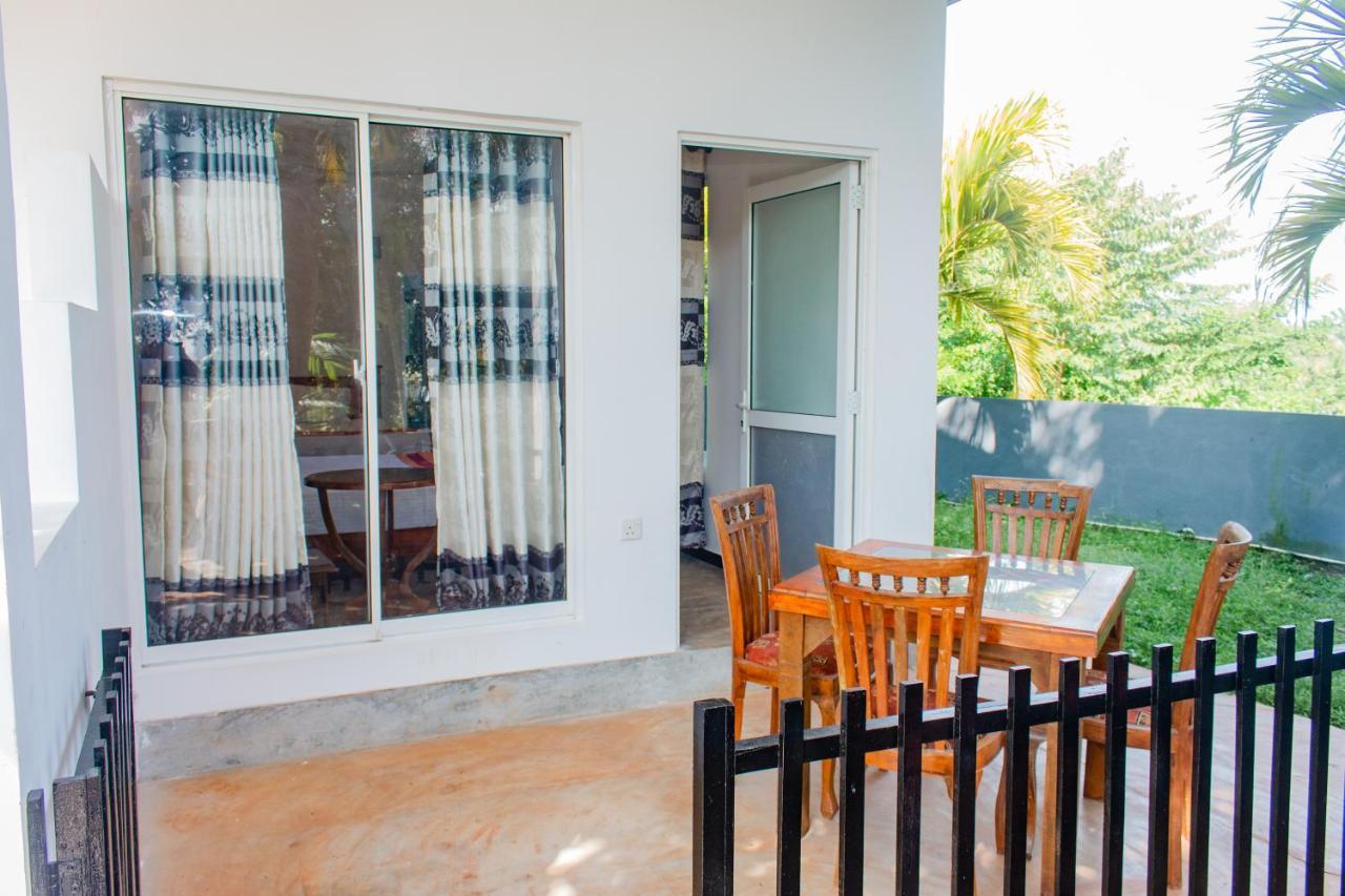Murphy Cave Hotel Mirissa Bagian luar foto