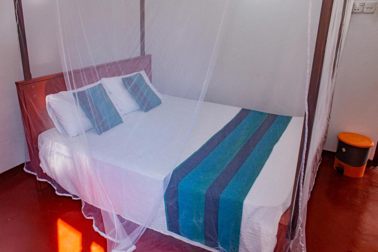 Murphy Cave Hotel Mirissa Bagian luar foto