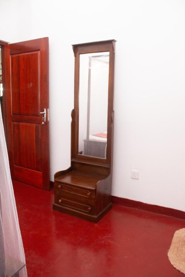 Murphy Cave Hotel Mirissa Bagian luar foto