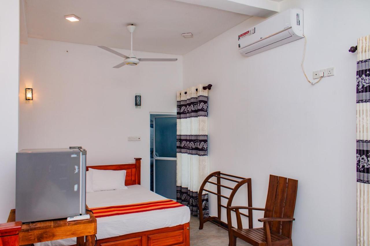 Murphy Cave Hotel Mirissa Bagian luar foto