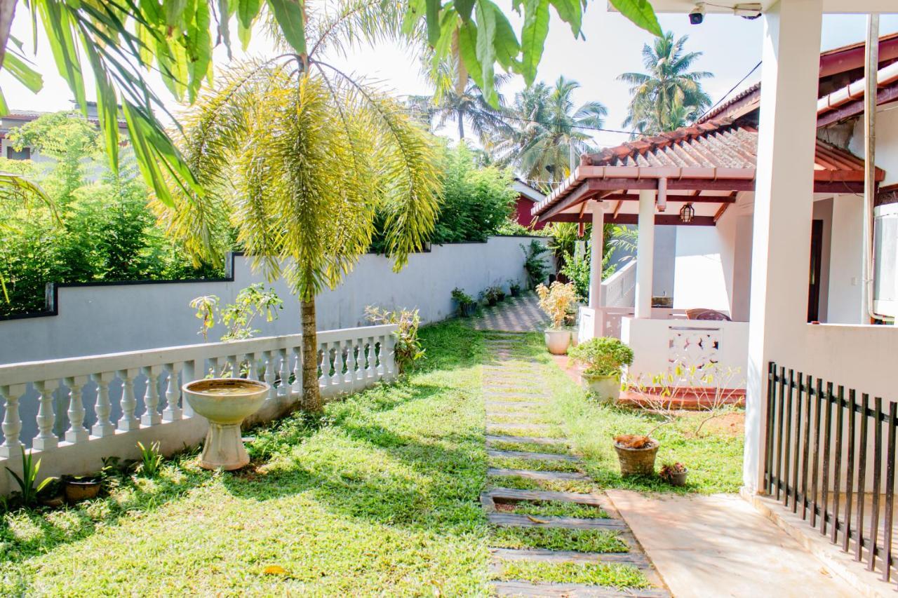 Murphy Cave Hotel Mirissa Bagian luar foto