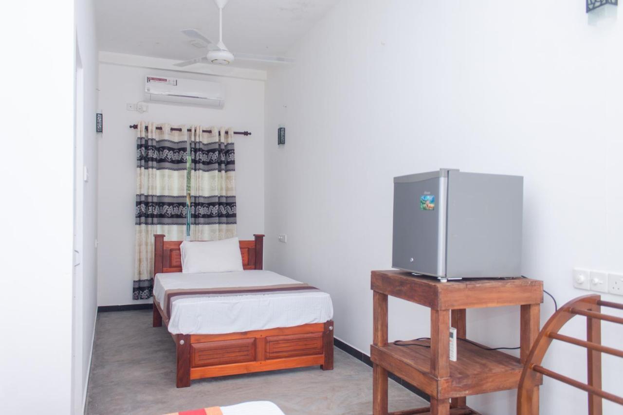 Murphy Cave Hotel Mirissa Bagian luar foto