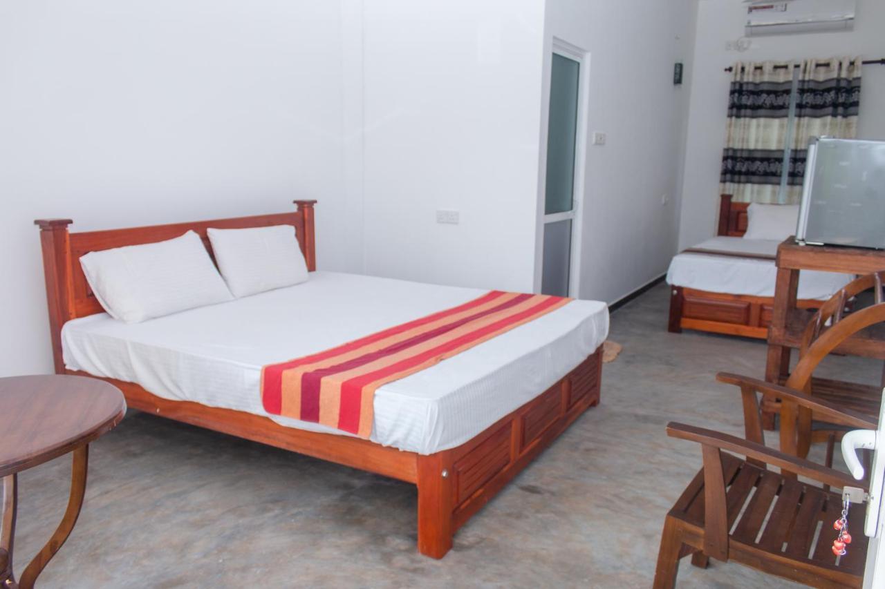 Murphy Cave Hotel Mirissa Bagian luar foto