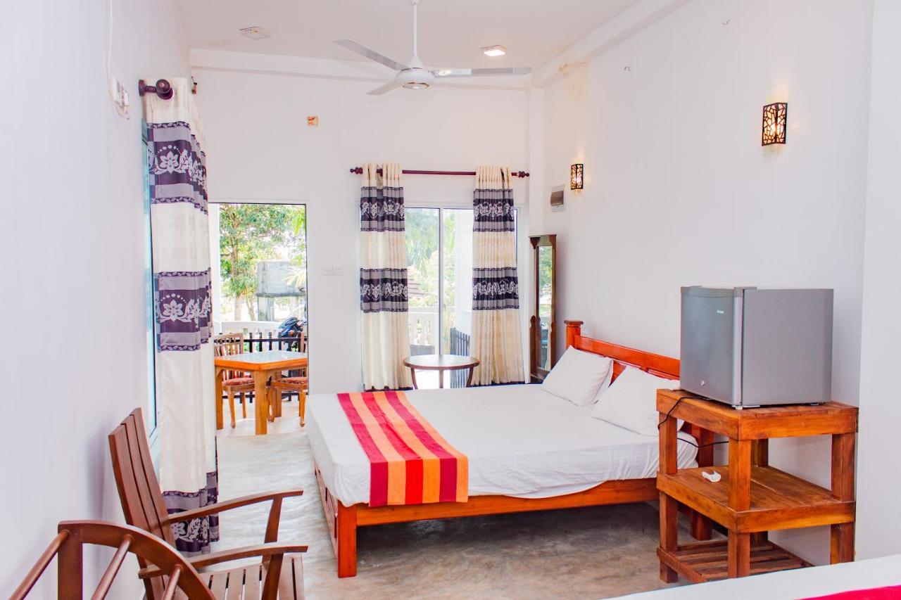 Murphy Cave Hotel Mirissa Bagian luar foto